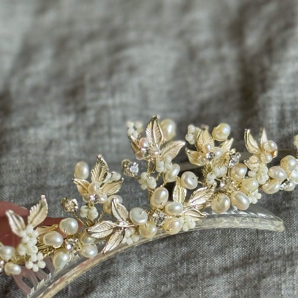 Elegant Gold and Cream Floral Tiara